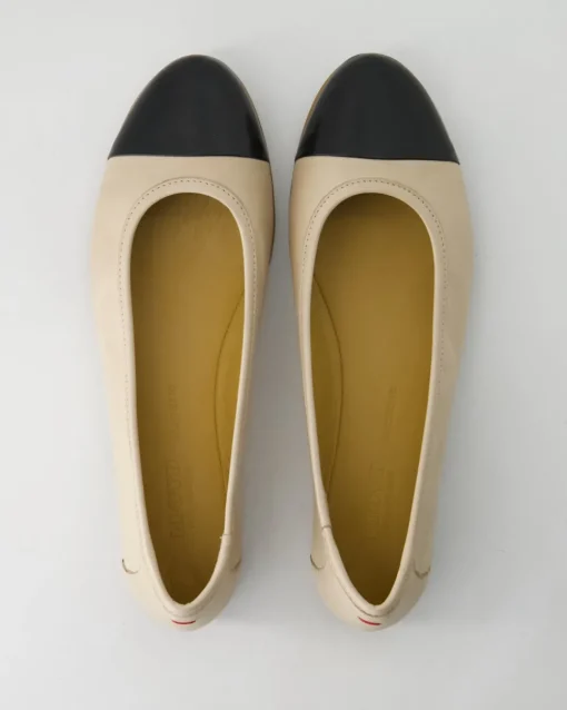 1551201 Ballerinas in Beige