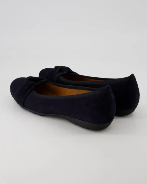 44.165.16 Ballerinas in Blau