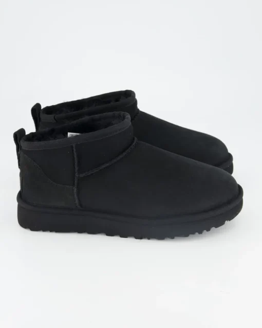 Classic Ultra Mini Winterschuhe in Schwarz