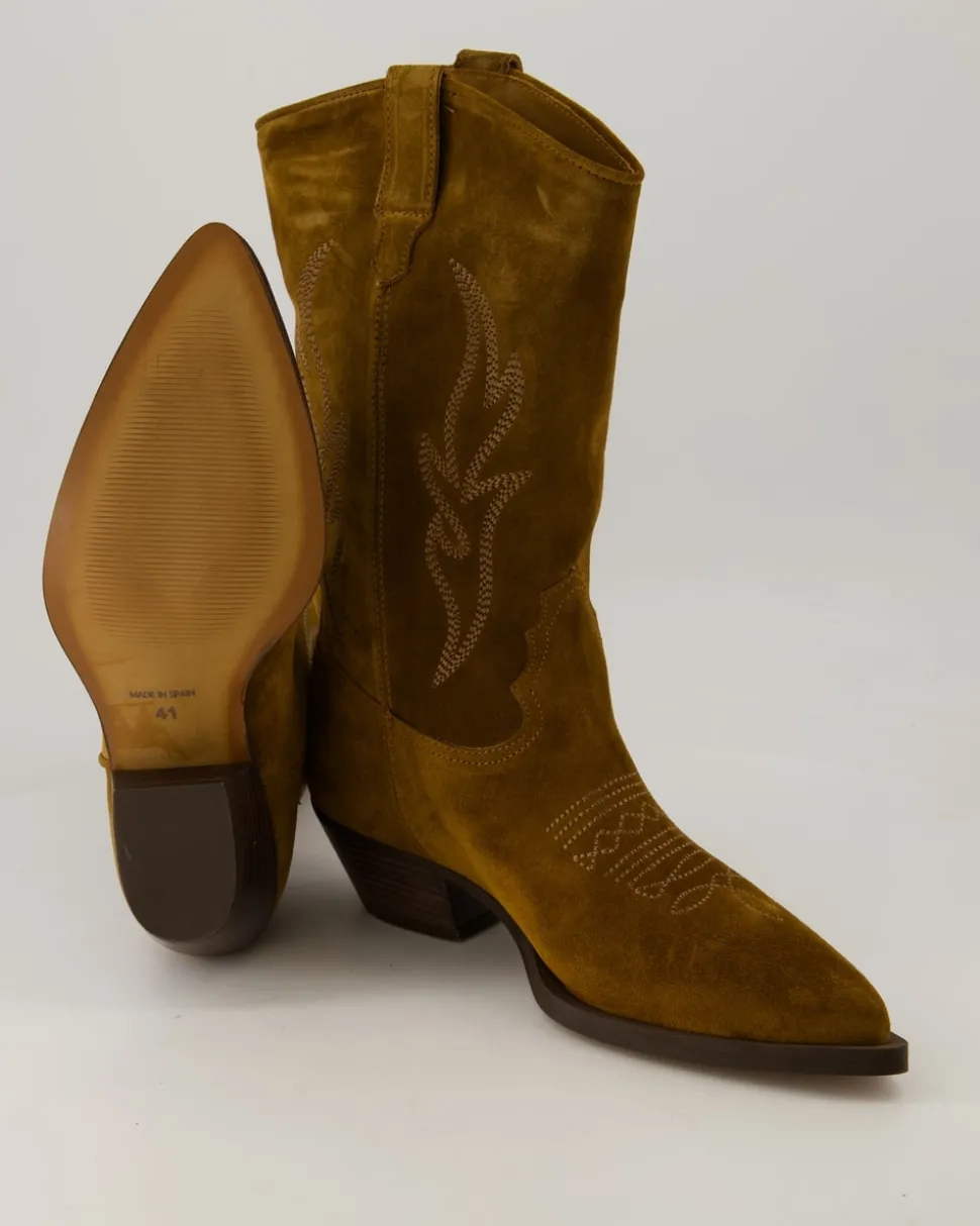 2084-11-01 Cowboyboots in Braun