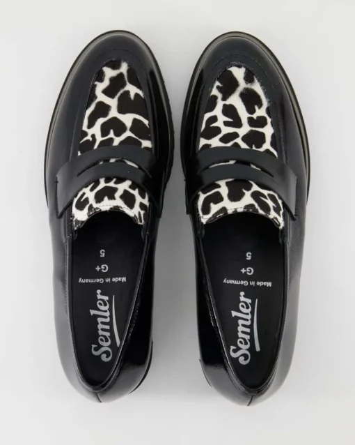 Elena Slipper in Schwarz