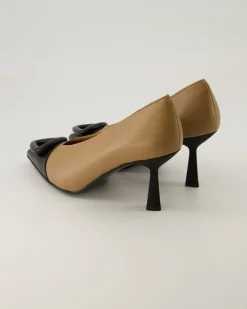H132 Pumps in Beige