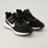 Revolution Sportschuhe in Schwarz