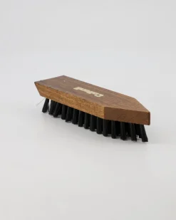 SCHMUTZBÜRSTE Pflegeprodukt in Braun