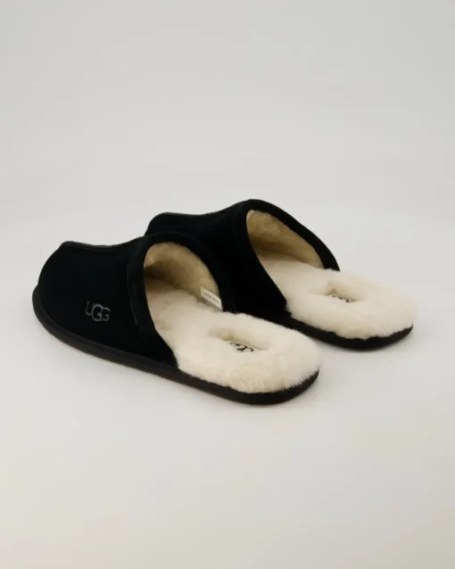 Scuff Hausschuhe in Schwarz