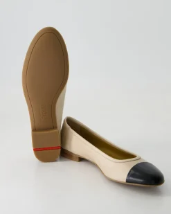 1551201 Ballerinas in Beige