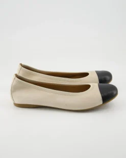 64.126.12 Ballerinas in Beige