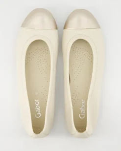 64.126.22 Ballerinas in Weiß