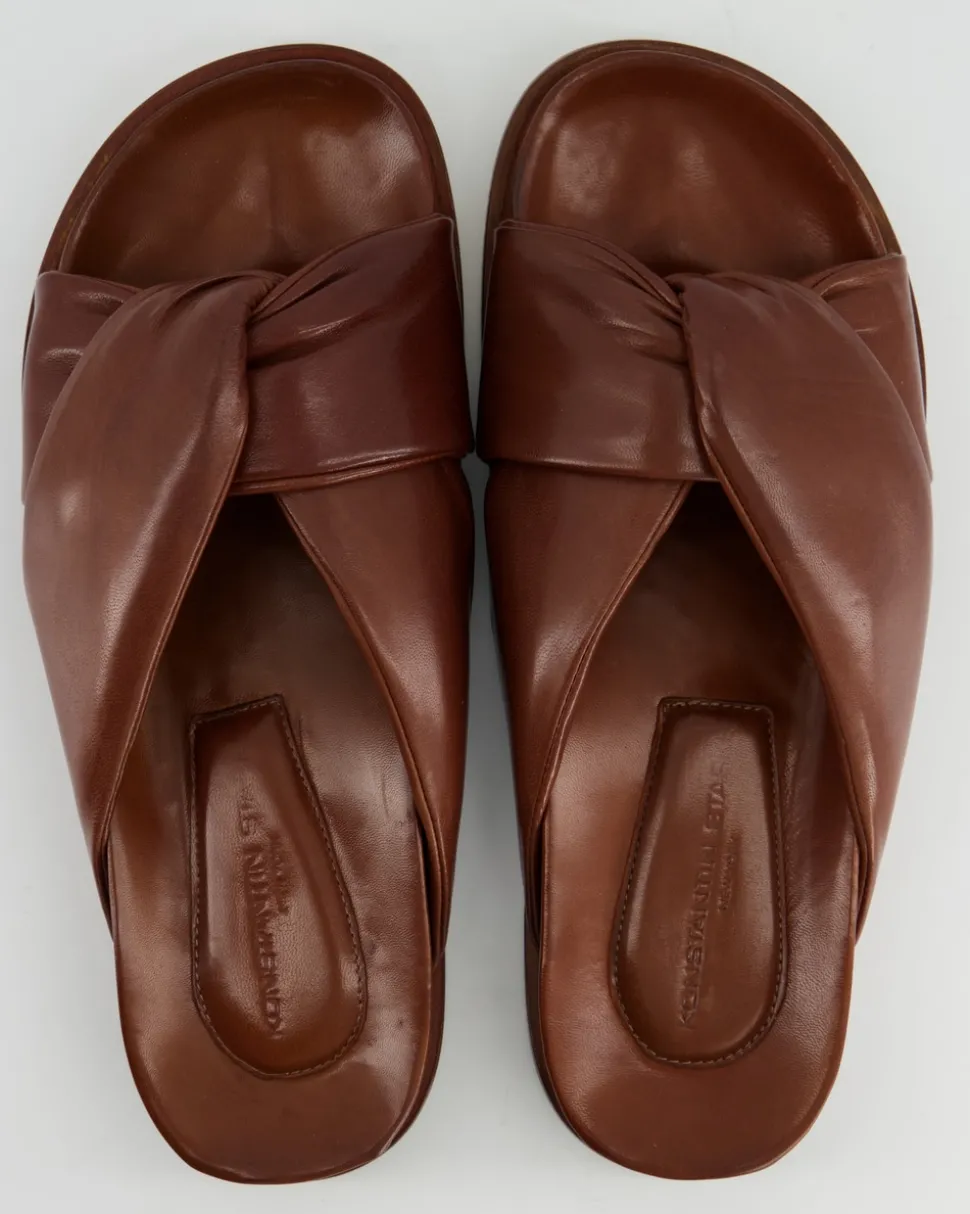 B412 Pantoletten in Braun