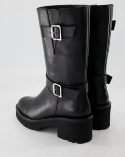 Camille Stiefel in Schwarz