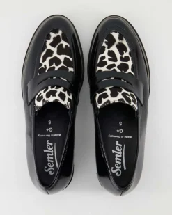 Elena Slipper in Schwarz