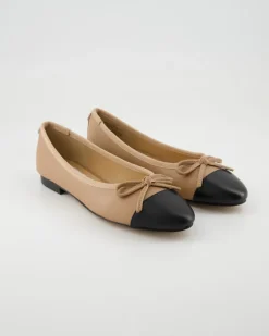 Ellison Ballerinas in Beige
