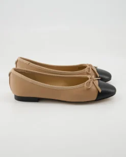 Ellison Ballerinas in Beige