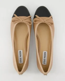 Ellison Ballerinas in Beige