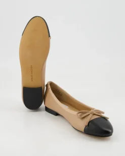 Ellison Ballerinas in Beige