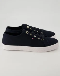Essential Sneaker in Blau