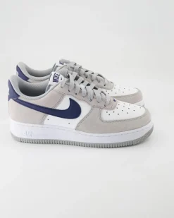 FD9748-001 Sneaker in Grau