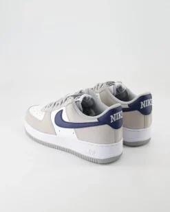 FD9748-001 Sneaker in Grau