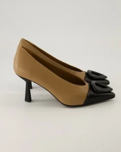 H132 Pumps in Beige