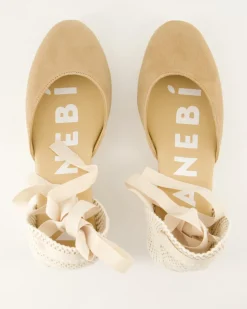 Hamptons Wedges in Beige