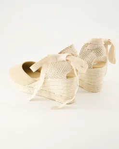 Hamptons Wedges in Beige