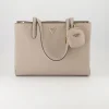 Power Play Tech Tote Handtasche in Beige