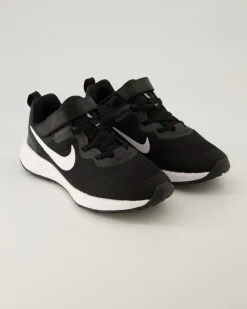 Revolution Sportschuhe in Schwarz