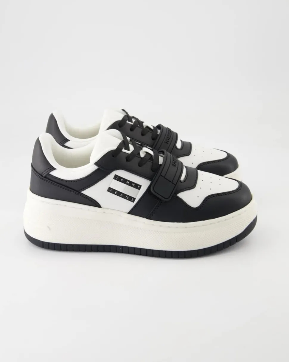 TJW Retro Basket Sneaker in Schwarz