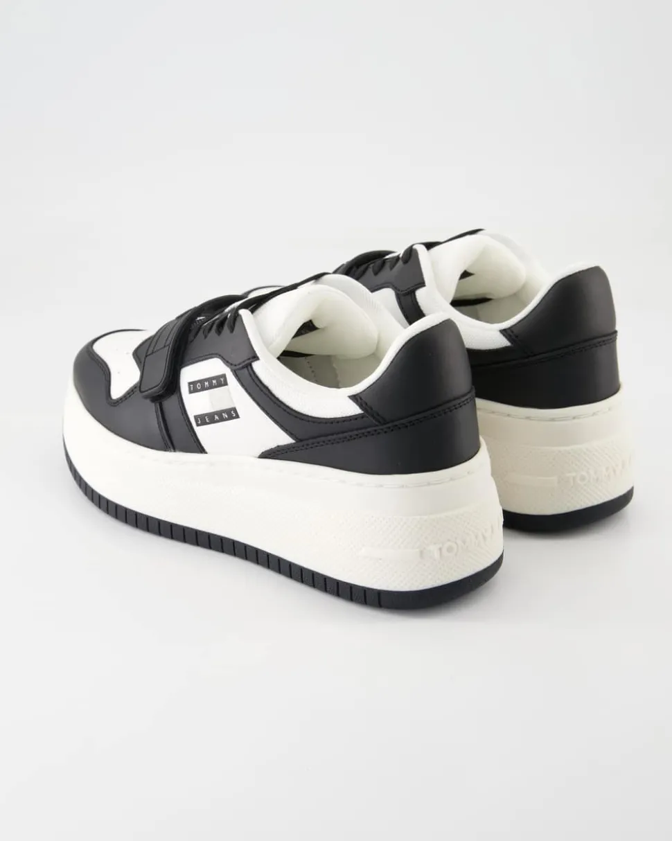 TJW Retro Basket Sneaker in Schwarz