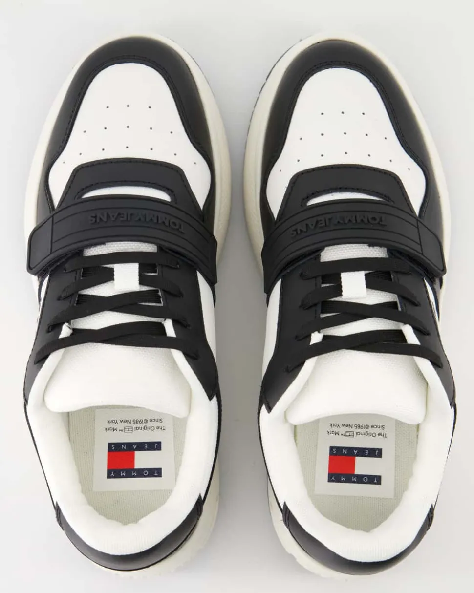 TJW Retro Basket Sneaker in Schwarz