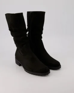 Vanessa Stiefel in Schwarz