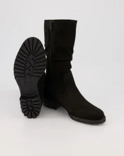 Vanessa Stiefel in Schwarz